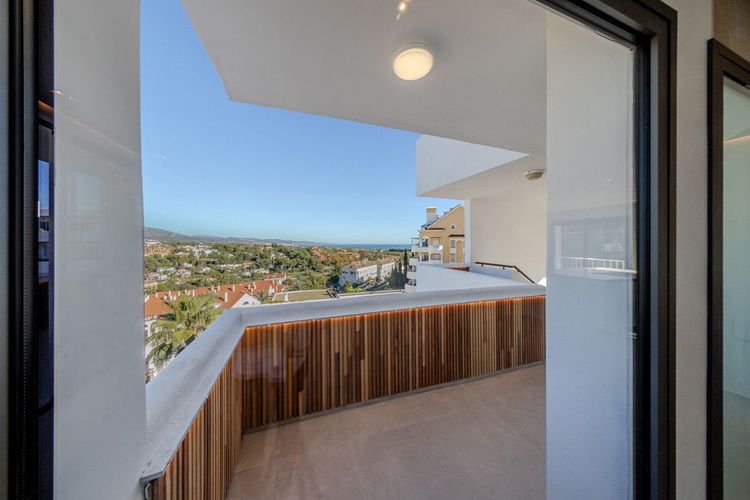 Penthouse | Resale in Nueva Andalucía in Nueva Andalucía Others, Costa del Sol - Photo 3