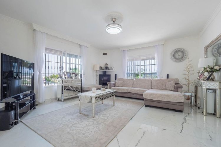 House | Resale in Coín in Coín, Costa del Sol - Photo 3