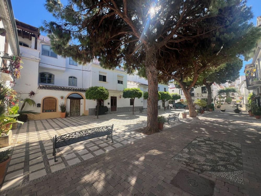 House | Resale in Estepona - Property photo 1
