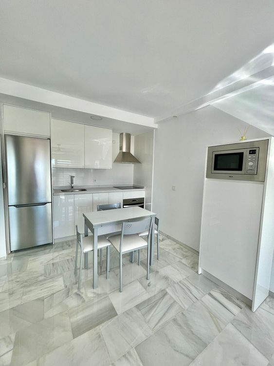Apartment | Resale in Los Pacos in Los Pacos, Costa del Sol - Photo 5