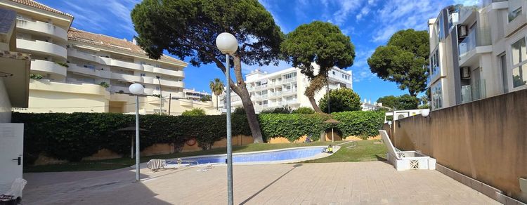 Apartment | Resale in Benalmadena Costa in Benalmadena Costa, Costa del Sol - Photo 2