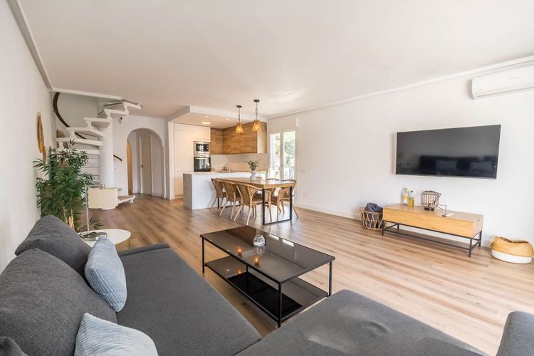 House | Resale in Calahonda in Calahonda, Costa del Sol - Photo 4