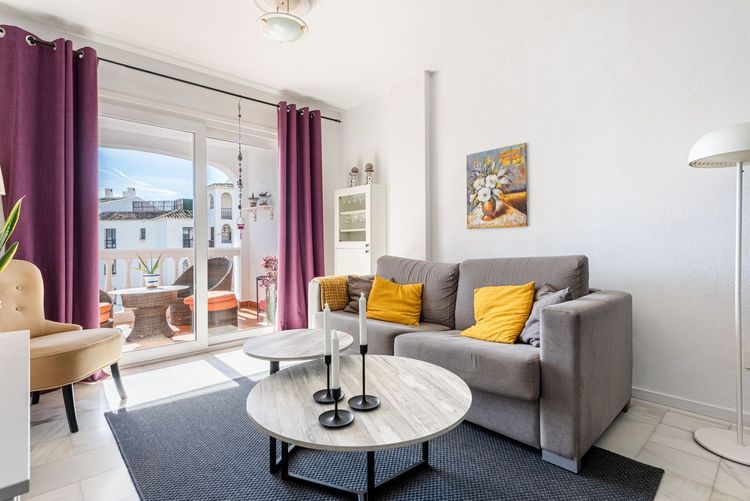 Apartment | Resale in Riviera del Sol in Riviera del Sol, Costa del Sol - Photo 2