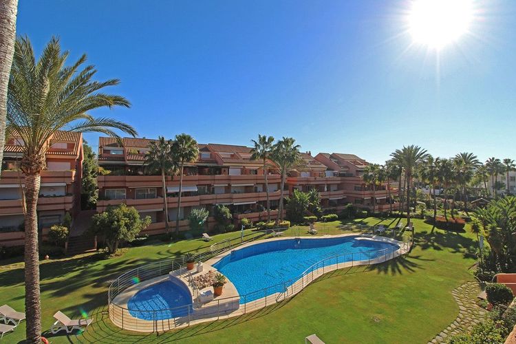 Apartment | Resale in Puerto Banús - Development photo 1