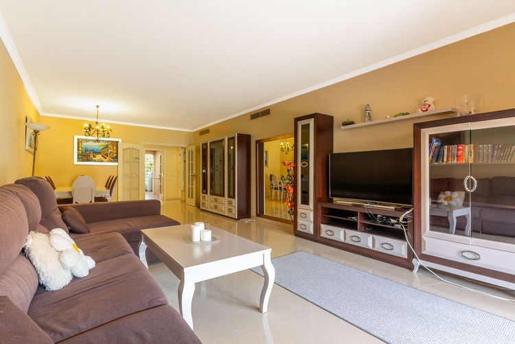 Apartment | Resale in Marbella in Marbella Others, Costa del Sol - Photo 3