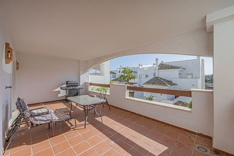 Apartment | Resale in Nueva Andalucía in Nueva Andalucía Others, Costa del Sol - Photo 5