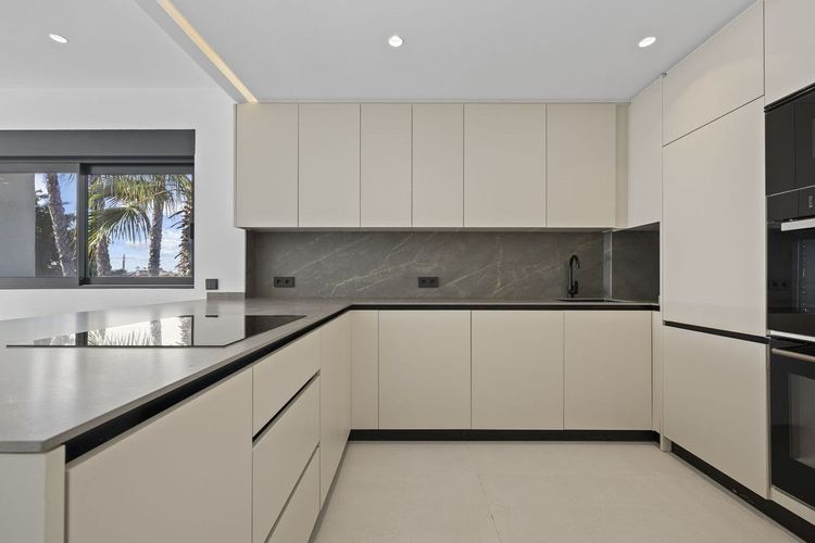 Penthouse | Resale in El Paraiso in El Paraiso, Costa del Sol - Photo 3