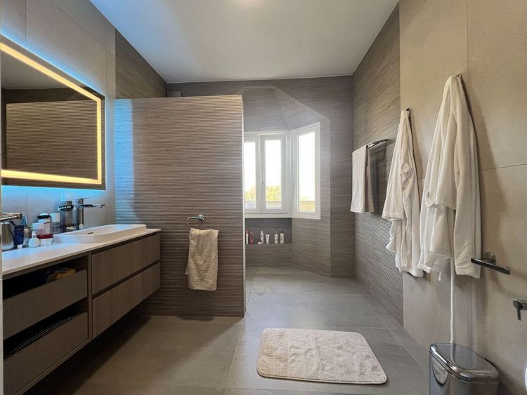 House | Resale in Estepona in Estepona, Costa del Sol - Photo 4