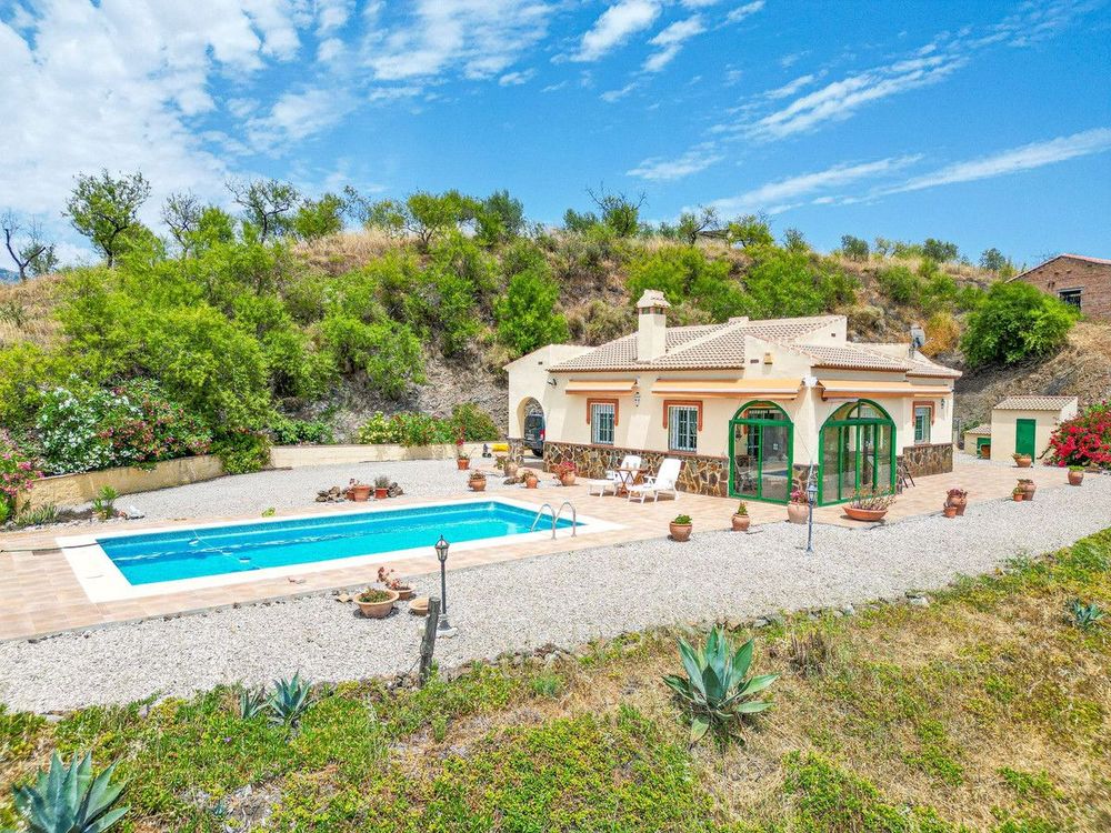 House | Resale in Arenas in Arenas, Costa del Sol - Main property photo