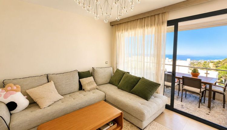Apartment | Resale in Altos de los Monteros in Altos de los Monteros, Costa del Sol - Photo 2