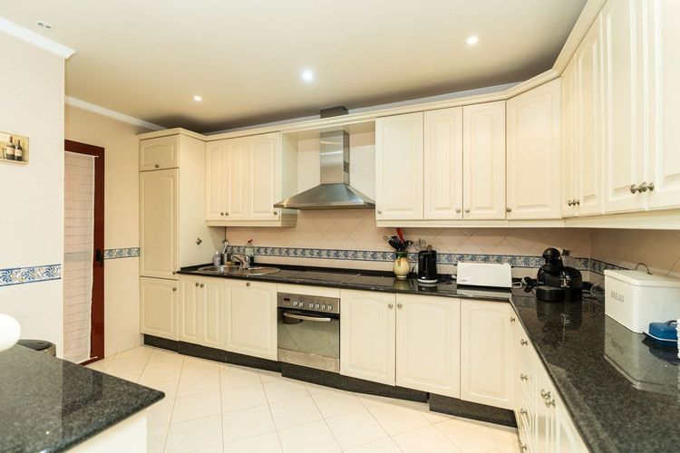 Apartment | Resale in Elviria in Elviria, Costa del Sol - Photo 4