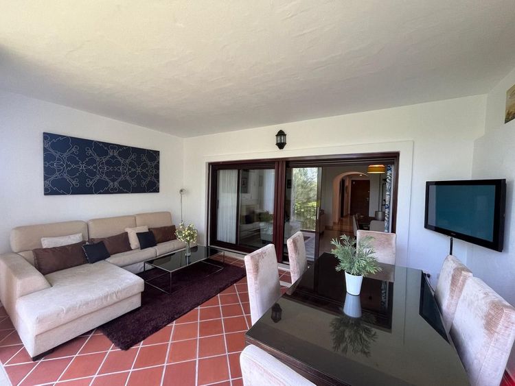 House | Resale in Estepona in Estepona, Costa del Sol - Photo 5