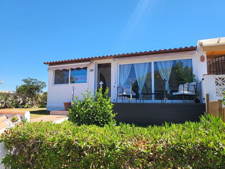 House | Resale in El Faro in El Faro, Costa del Sol - Photo 3