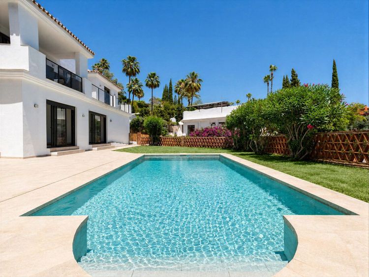 House | Resale in El Rosario in El Rosario, Costa del Sol - Photo 3