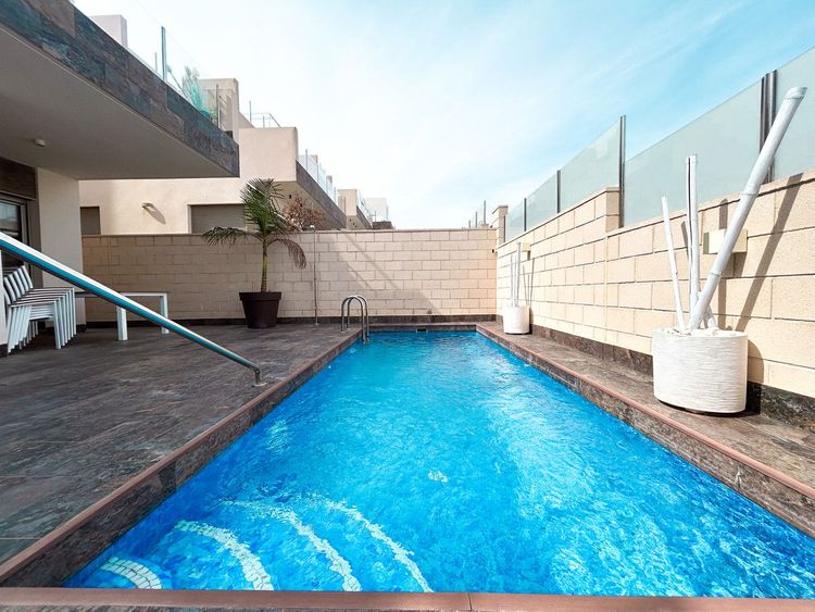 House | Resale in Villamartin in Villamartin, Orihuela Costa, Costa Blanca - Photo 2