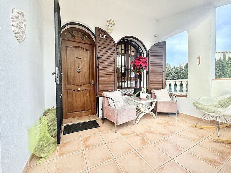 House | Resale in Villamartin in Villamartin, Costa Blanca - Photo 5