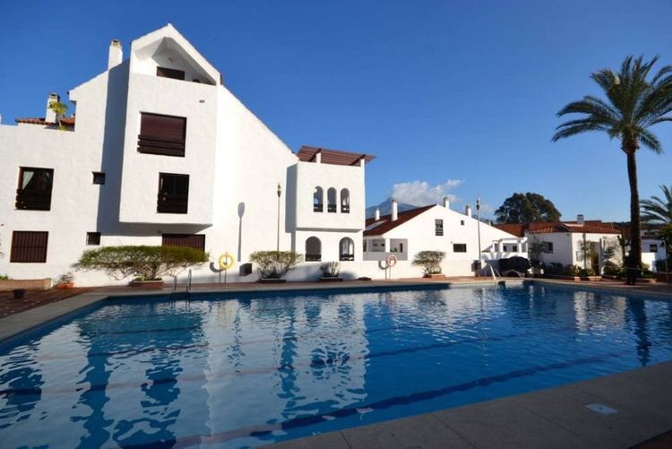 Apartment | Resale in Aloha in Aloha, Costa del Sol - Photo 4