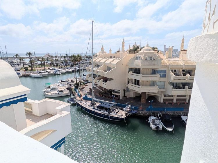 Apartment | Resale in Benalmadena in Benalmadena Others, Costa del Sol - Photo 2