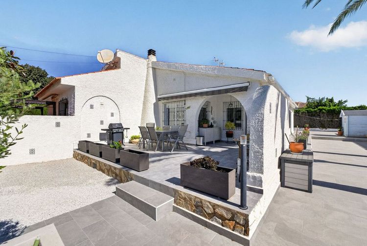 House | Resale in Torrevieja in Torrevieja, Costa Blanca - Photo 3