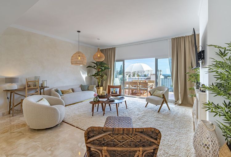 Apartment | Resale in Benahavís in Benahavís, Costa del Sol - Photo 2