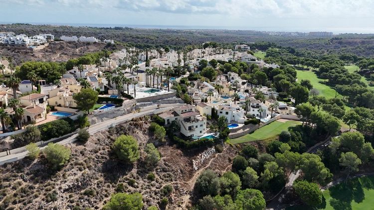 House | Resale in La Zenia in La Zenia, Costa Blanca - Photo 3