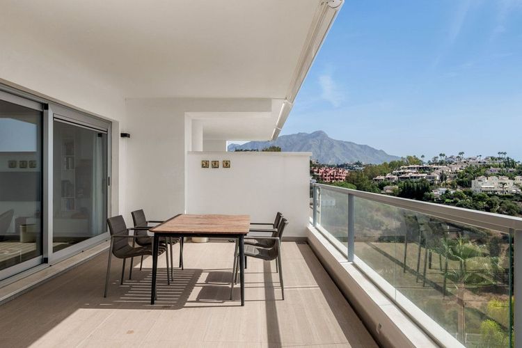 Apartment | Resale in Benahavís in Benahavís Others, Costa del Sol - Photo 5