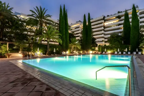 Middle Floor Apartment | Resale in The Golden Mile — Marbella, Costa del Sol