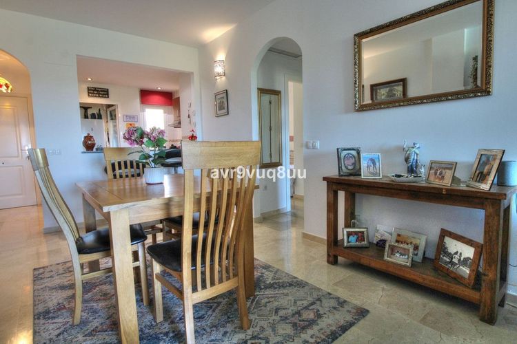Apartment | Resale in El Faro in El Faro, Costa del Sol - Photo 5