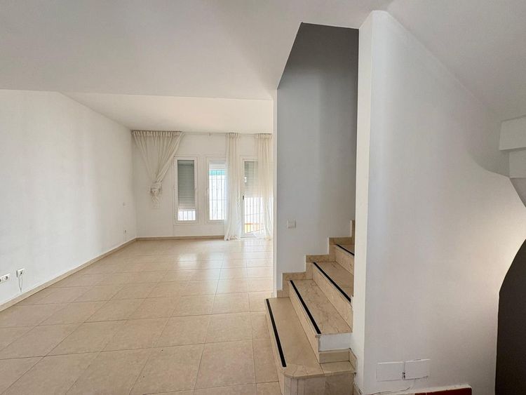 House | Resale in Estepona in Estepona, Costa del Sol - Photo 4