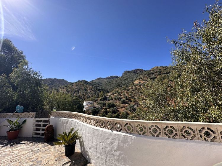 House | Resale in Comares in Comares, Costa del Sol - Photo 3