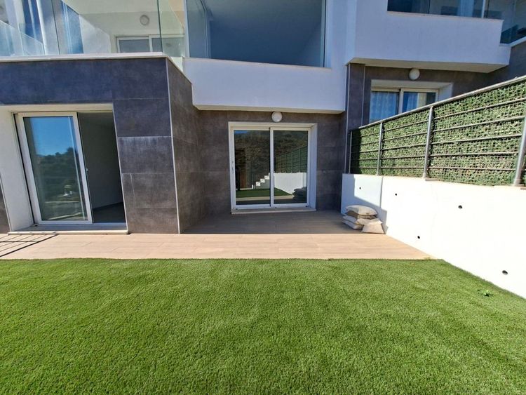 House | Resale in Fuengirola in Fuengirola Others, Costa del Sol - Photo 2