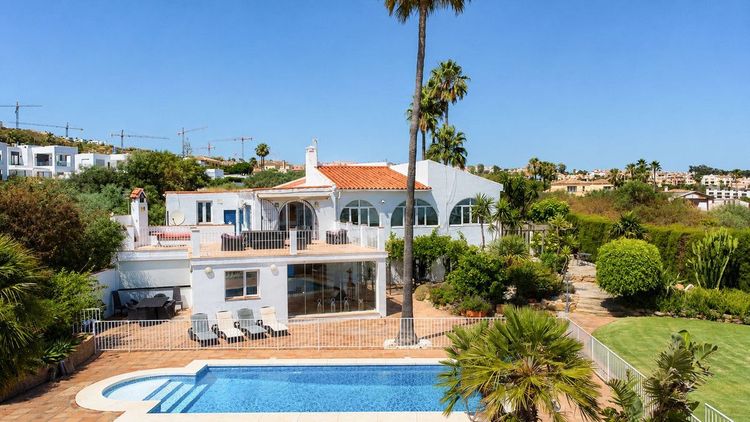 House | Resale in Manilva in Manilva Others, Costa del Sol - Photo 2