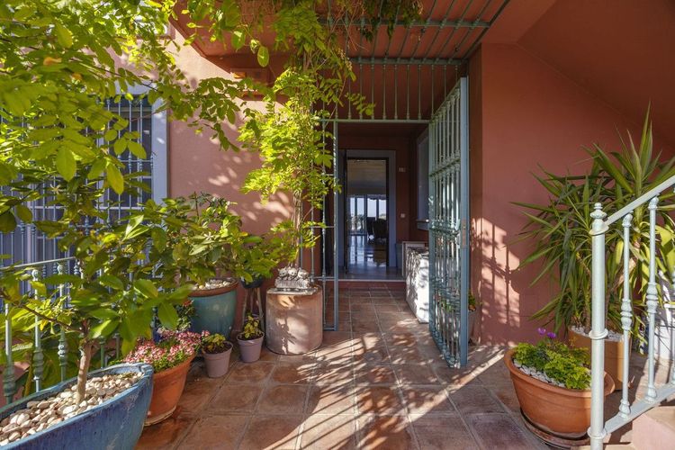 Apartment | Resale in Monte Halcones in Monte Halcones, Costa del Sol - Photo 2