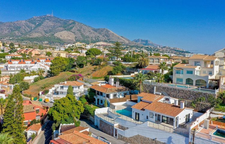 House | Resale in Fuengirola in Fuengirola Others, Costa del Sol - Photo 2