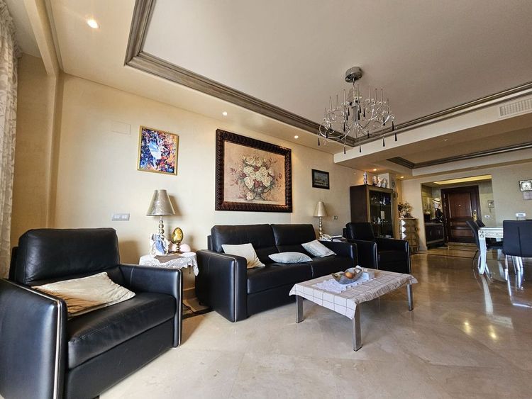 Apartment | Resale in Estepona in Estepona, Costa del Sol - Photo 2