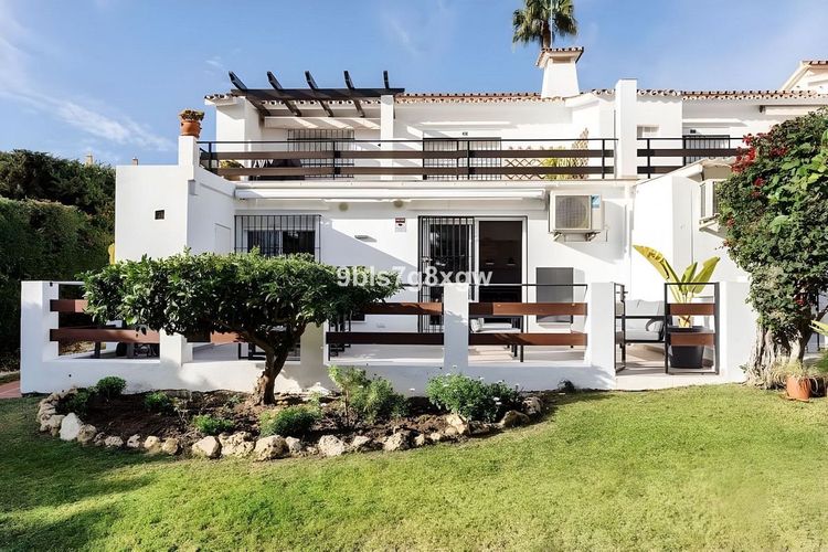 Apartment | Resale in Nueva Andalucía in Nueva Andalucía Others, Costa del Sol - Photo 2