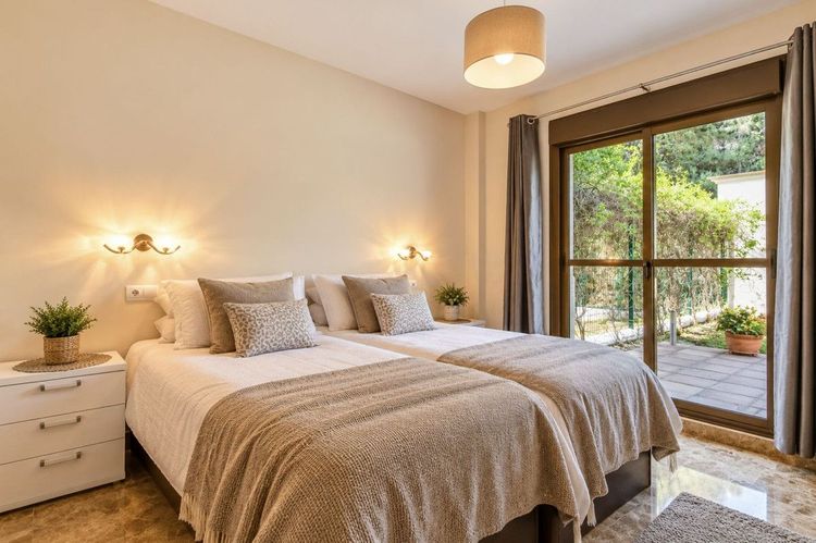 Apartment | Resale in New Golden Mile in New Golden Mile, Estepona East Others, Costa del Sol - Photo 5