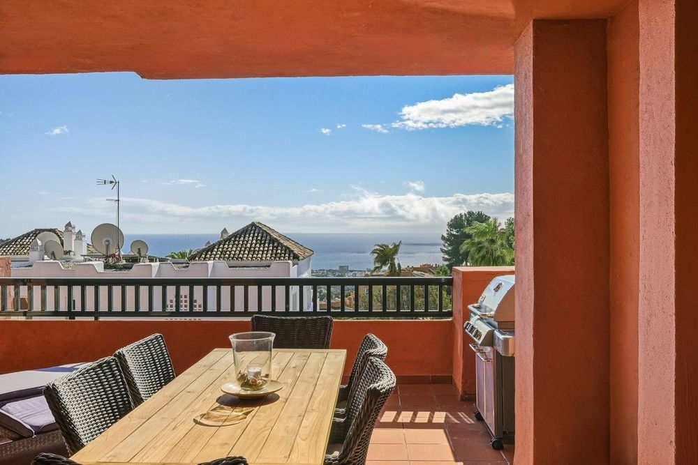 Apartment | Resale in Calahonda in Calahonda, Costa del Sol - Main property photo