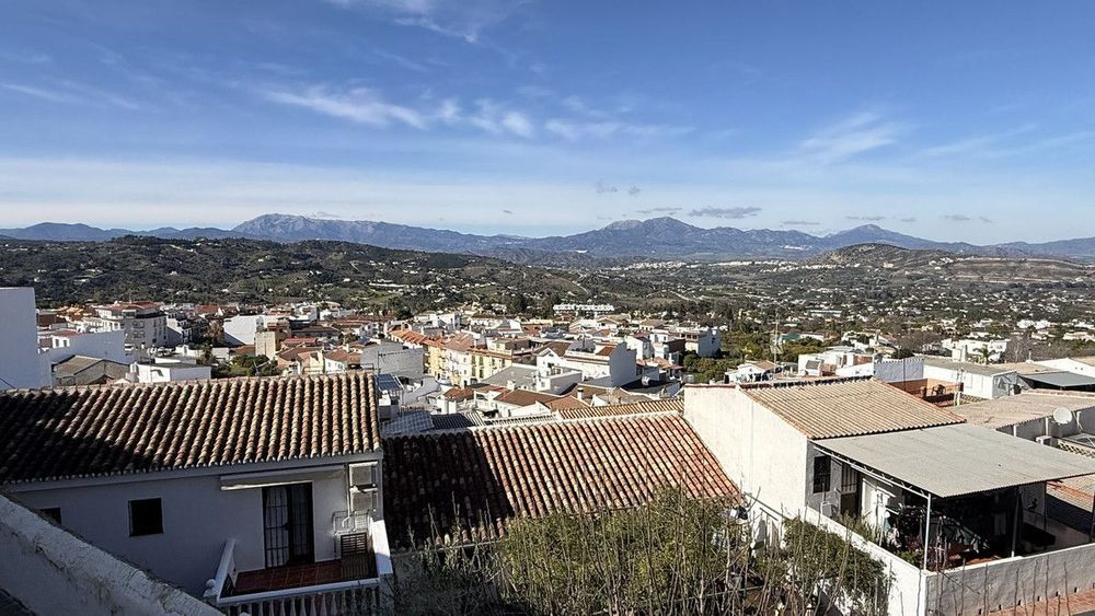 House | Resale in Alhaurín el Grande in Alhaurín el Grande, Costa del Sol - Main property photo