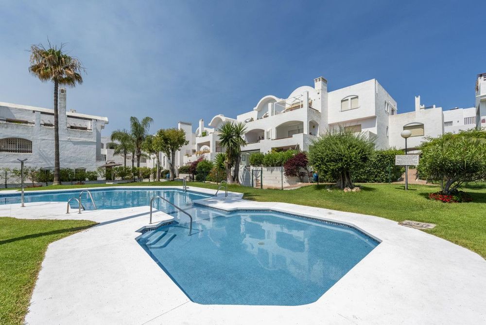 Apartment | Resale in Estepona in Estepona, Costa del Sol - Main property photo