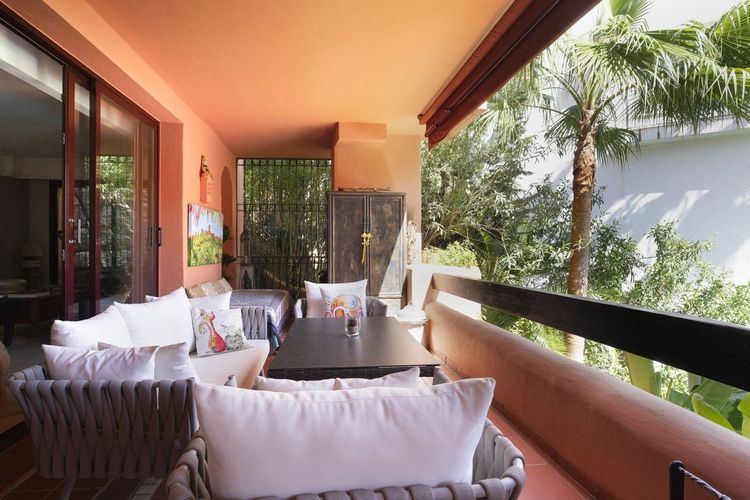 Apartment | Resale in Los Almendros in Los Almendros, Costa del Sol - Photo 5
