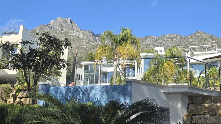 House | Resale in The Golden Mile - Development photo 1