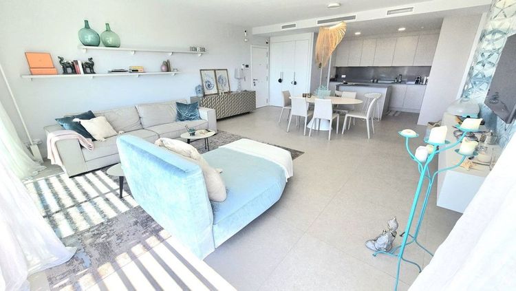 Apartment | Resale in Benahavís in Benahavís Others, Costa del Sol - Photo 2