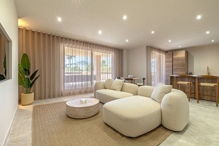 Apartment | Resale in Benahavís in Benahavís Others, Costa del Sol - Photo 2