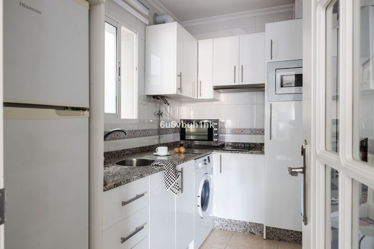 Apartment | Resale in Fuengirola in Fuengirola, Costa del Sol - Photo 4