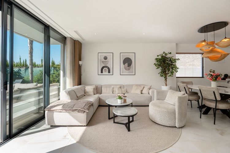 House | Resale in Selwo in Selwo, Costa del Sol - Photo 4