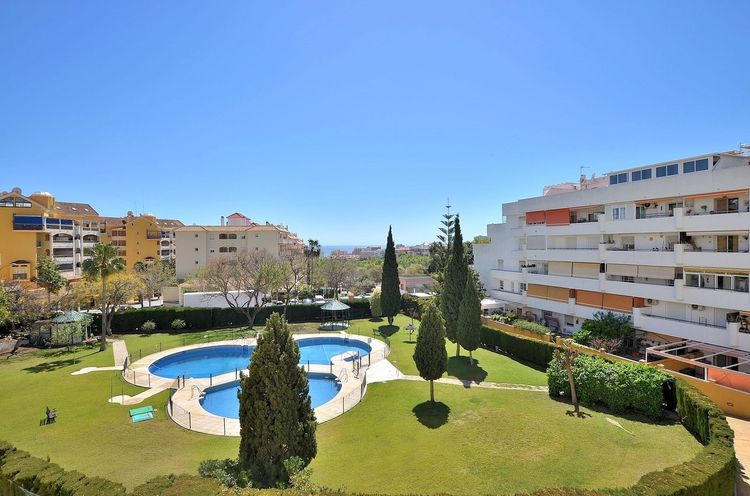 Apartment | Resale in Arroyo de la Miel in Arroyo de la Miel, Costa del Sol - Photo 5