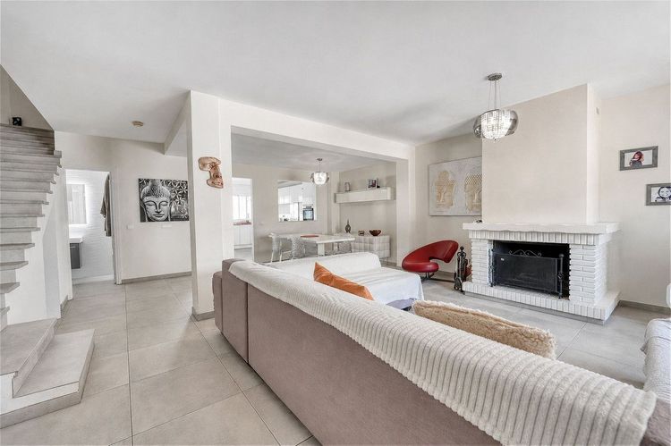 House | Resale in Casares in Casares Others, Costa del Sol - Photo 4