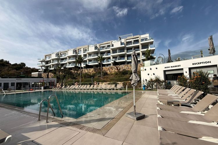 Apartment | Resale in Mijas Costa in Mijas Costa, Costa del Sol - Photo 2