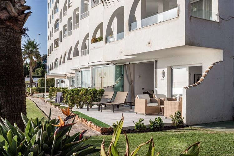 Apartment | Resale in Mijas Costa in Mijas Costa, Costa del Sol - Photo 2